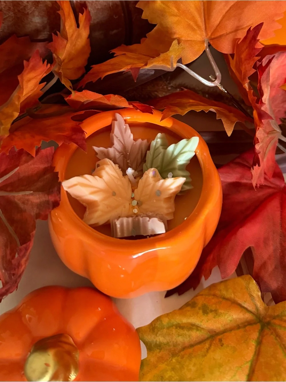 Autumn Leaf Scented Candle in pumpkin Ceramic. Pumpkin pie scent. Price firm